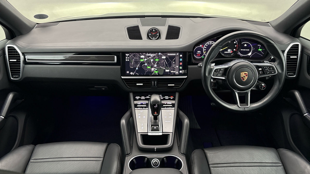 Porsche Cayenne Image 12