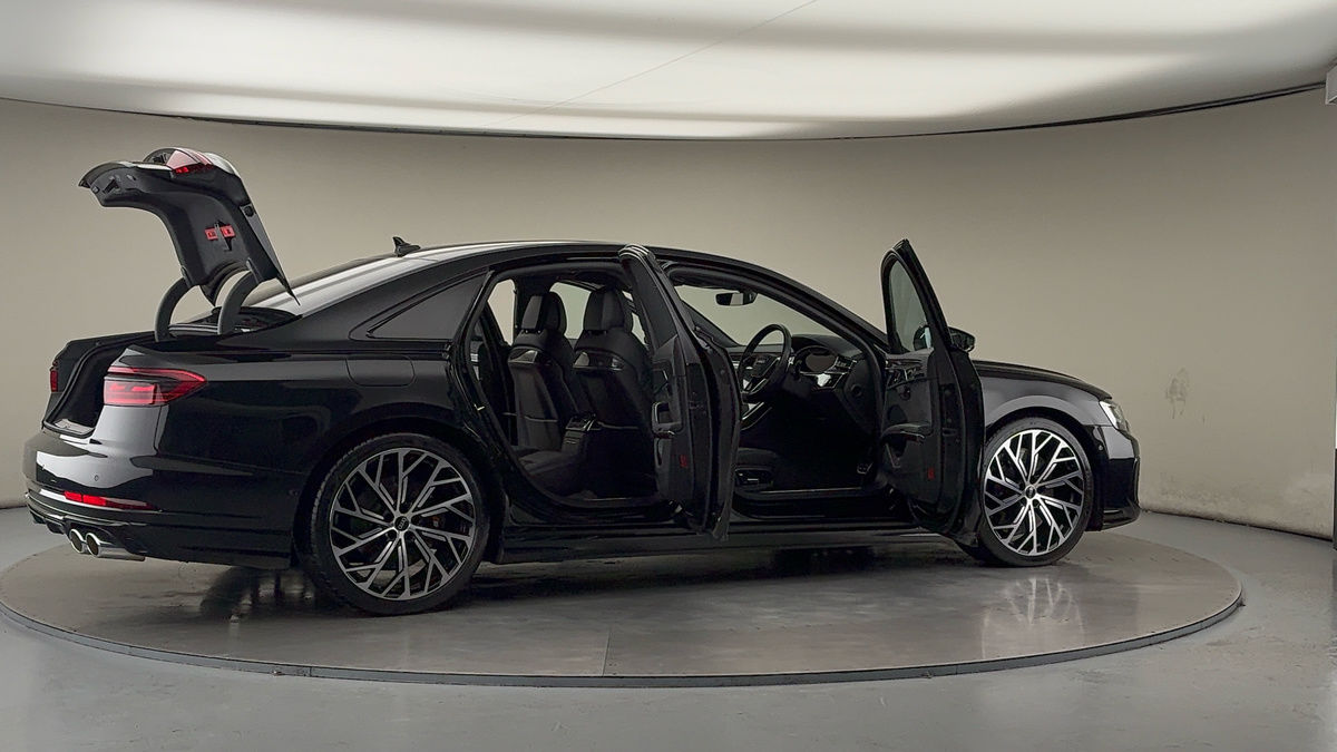 More views of Audi S8