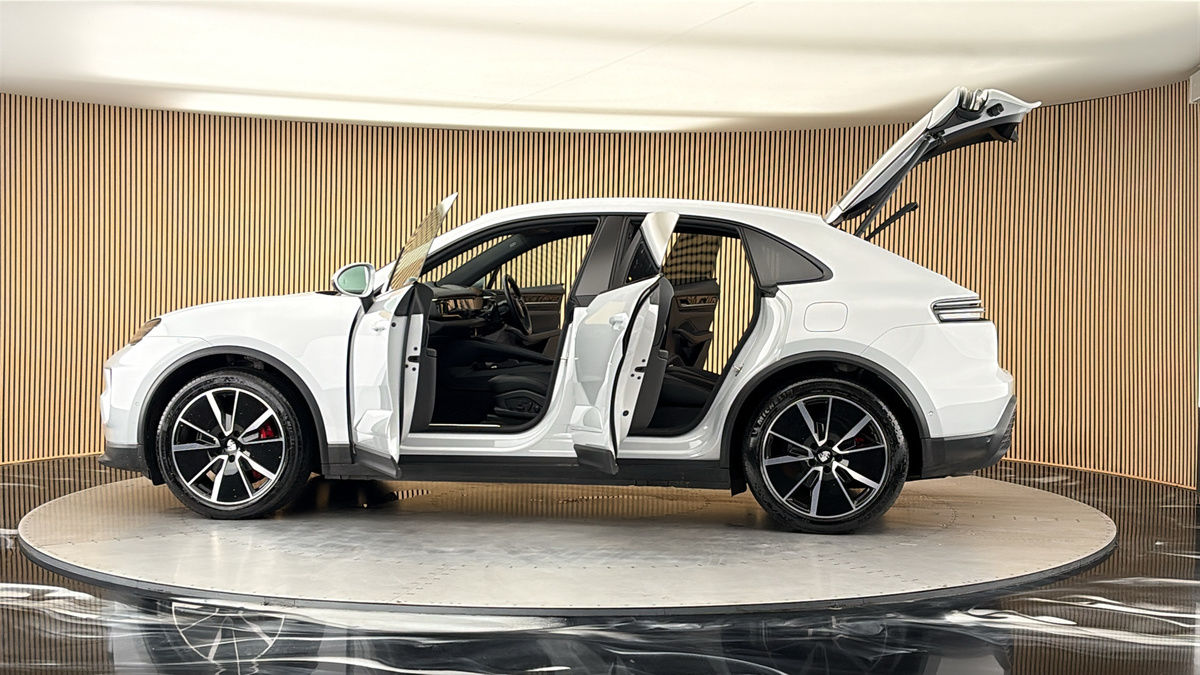 More views of Porsche Macan