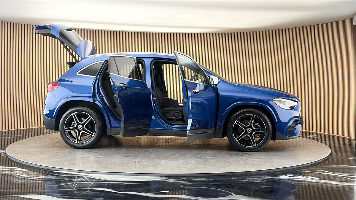 More views of Mercedes-Benz GLA