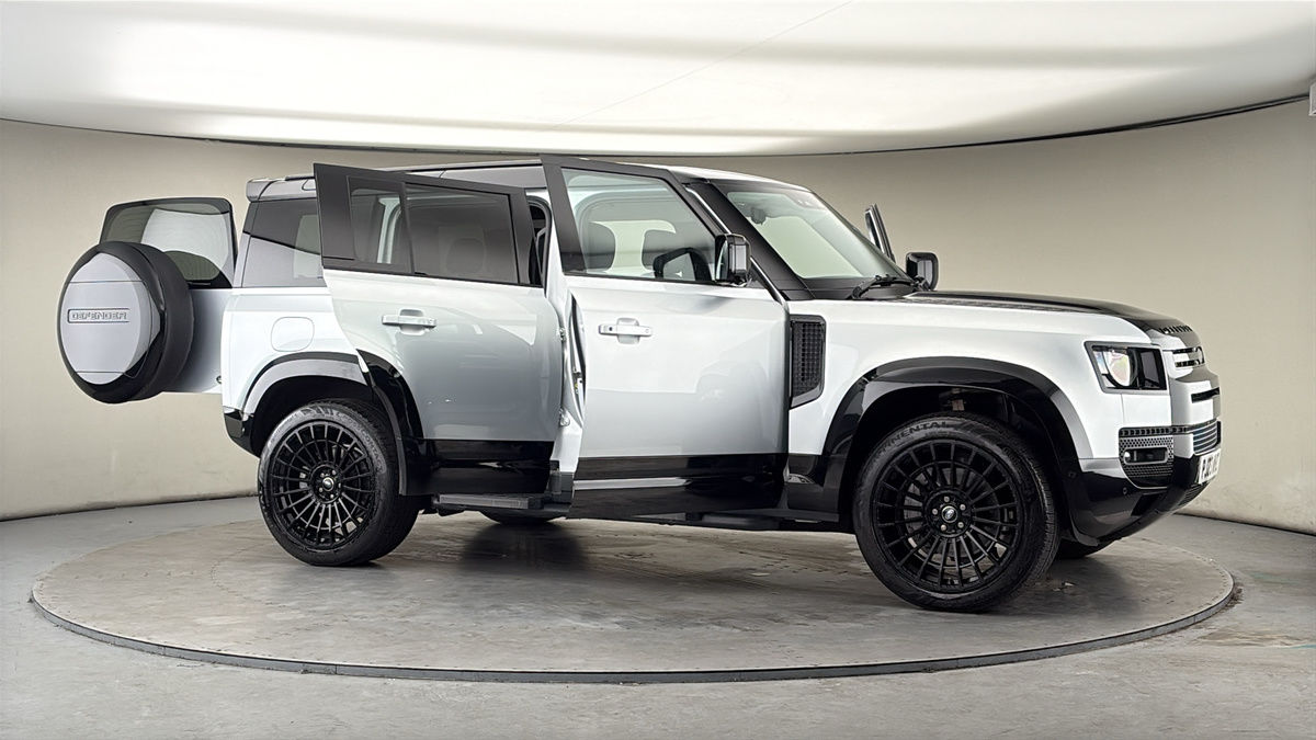 More views of Land Rover Defender 110