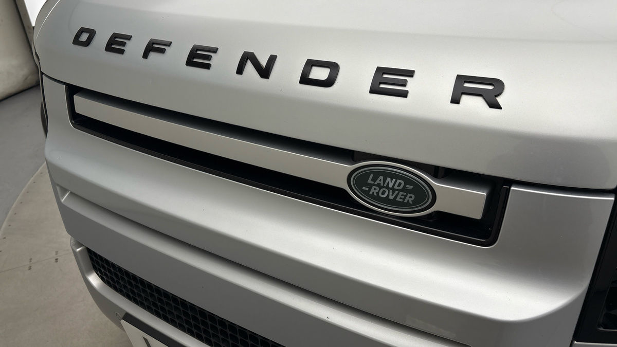 Land Rover Defender 90 Image 24