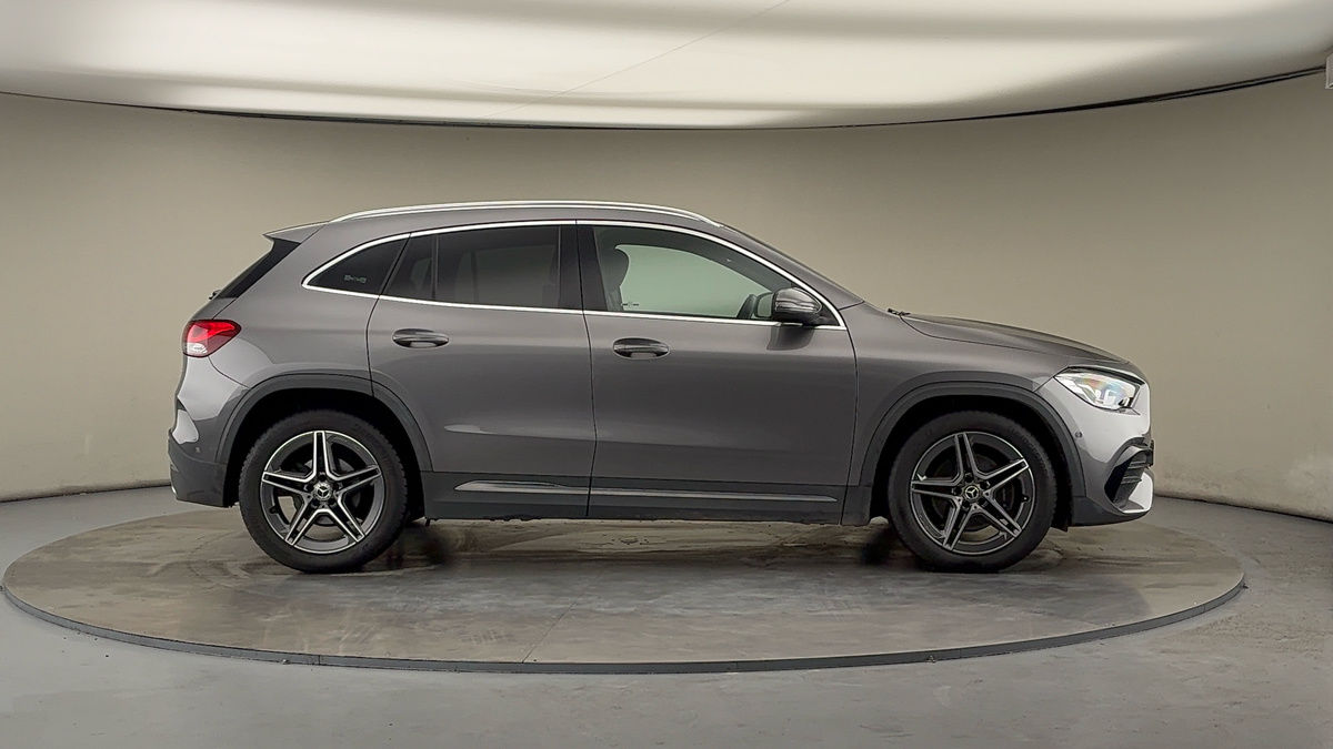 Mercedes-Benz GLA Image 16
