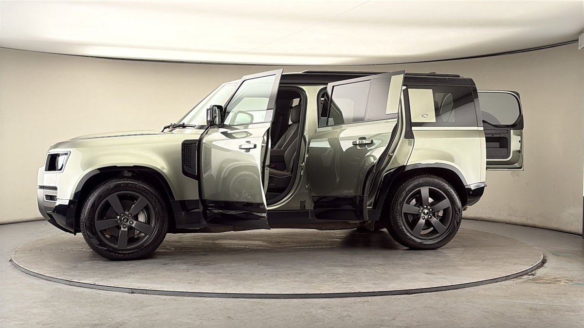 More views of Land Rover Defender 110