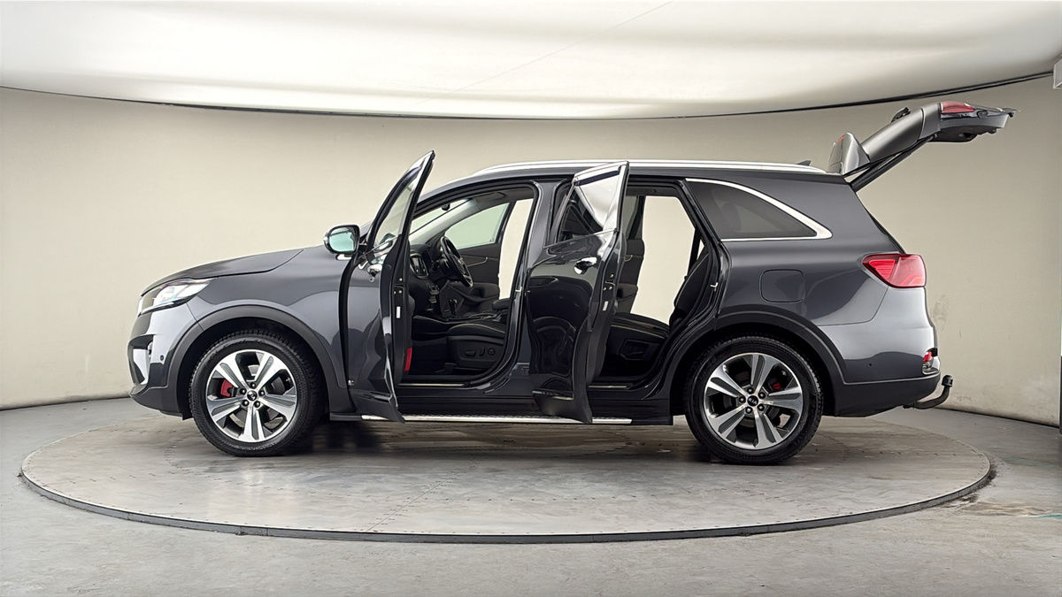 More views of Kia Sorento