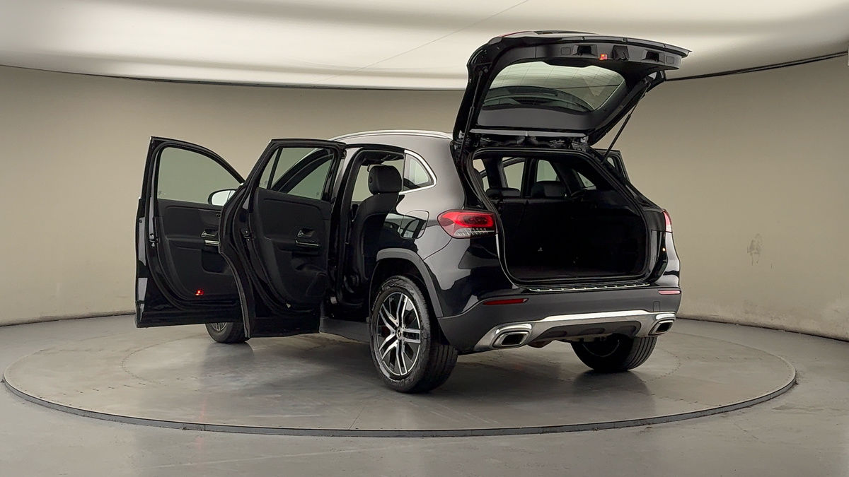 Mercedes-Benz GLA Image 23