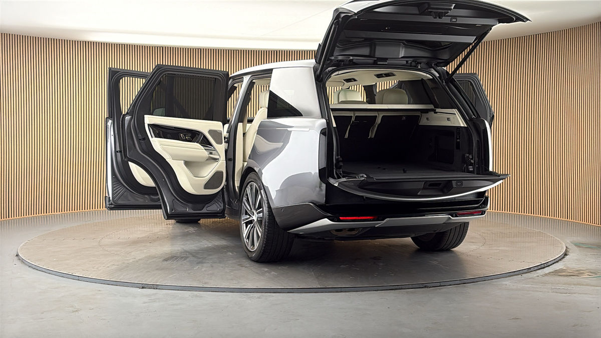 More views of Land Rover Range Rover