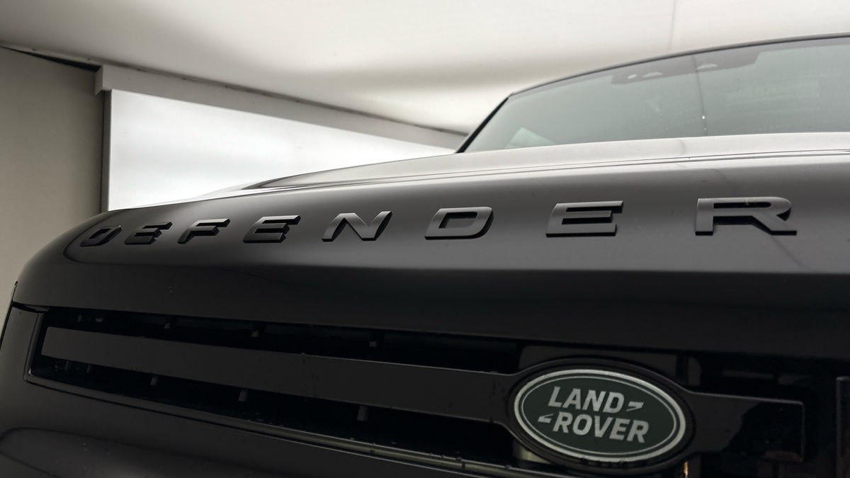 Land Rover Defender 90 Image 24