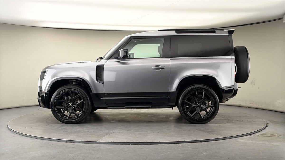 Land Rover Defender 90 Image 15