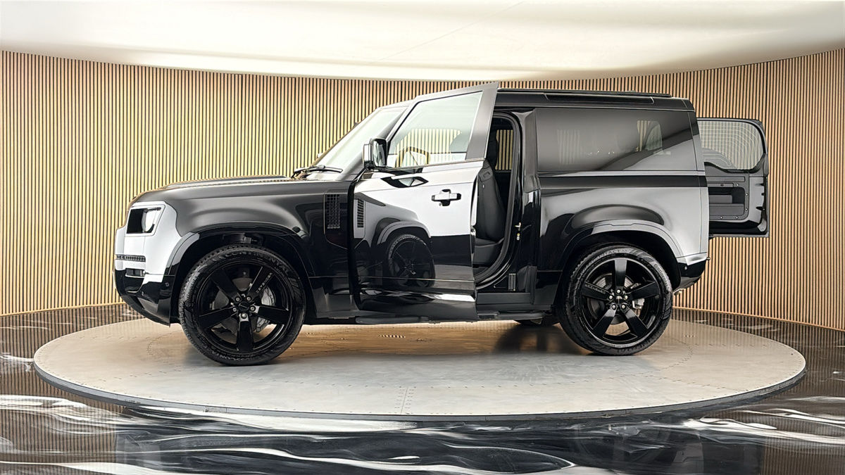 More views of Land Rover Defender 90