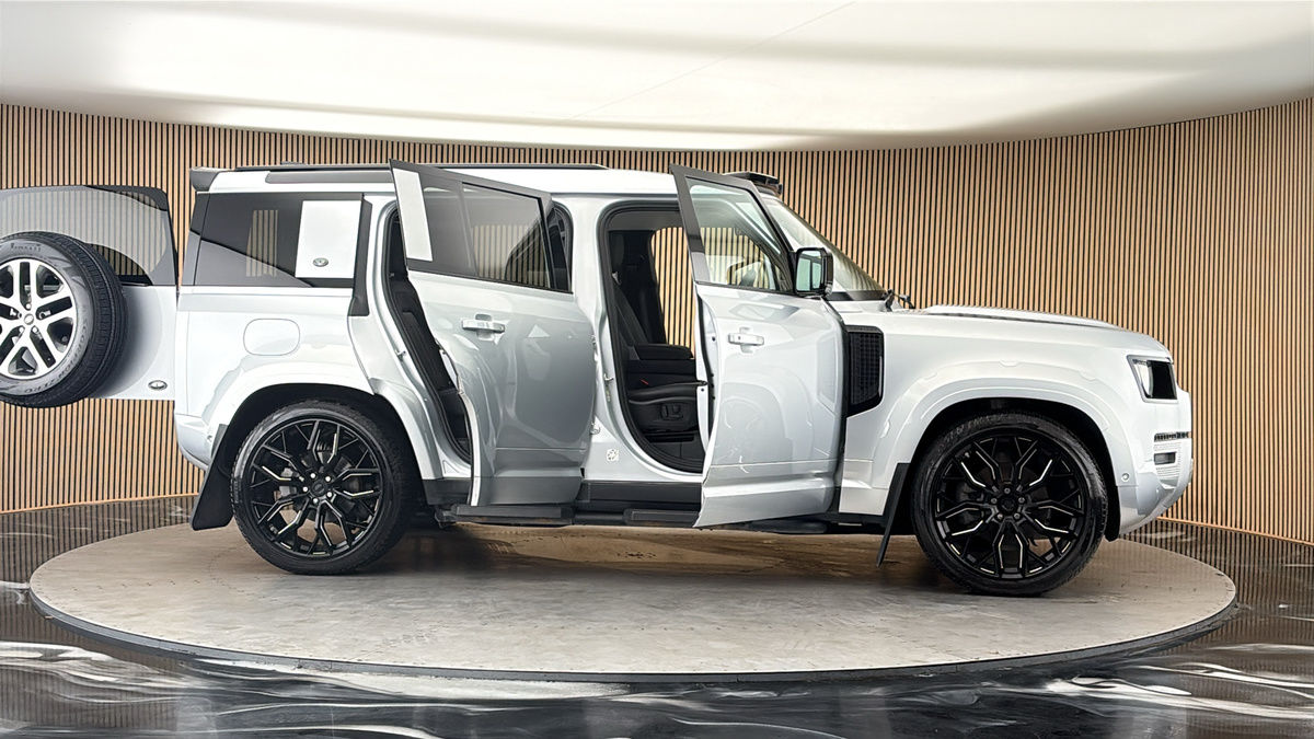 More views of Land Rover Defender 110