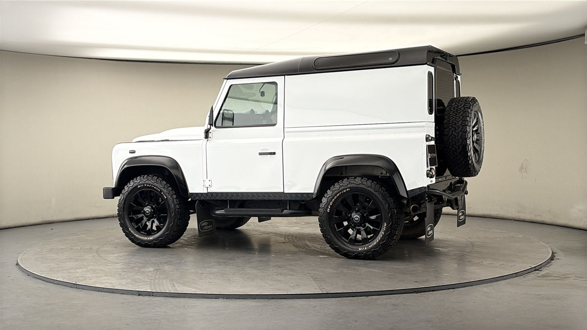 More views of Land Rover Defender 90