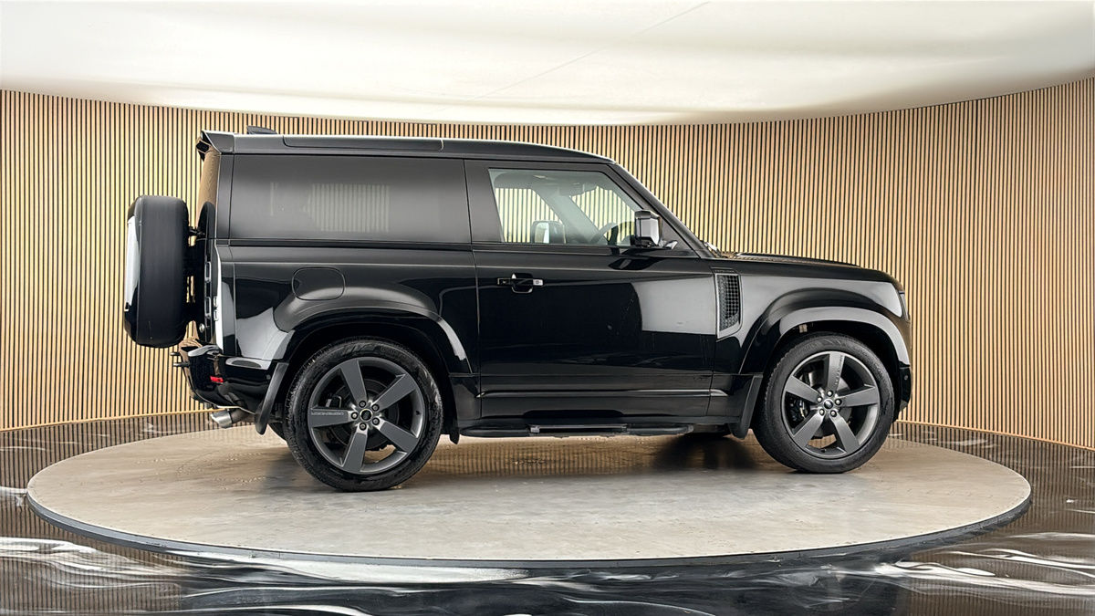 More views of Land Rover Defender 90