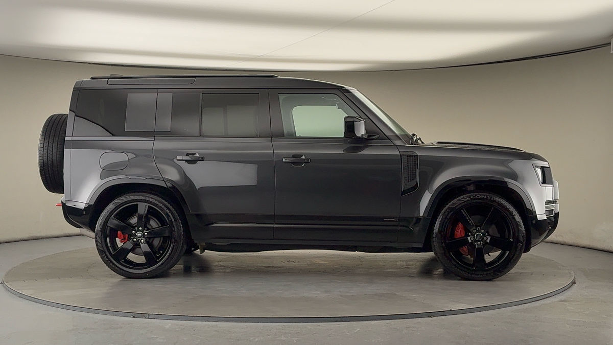 Land Rover Defender 110 Image 16