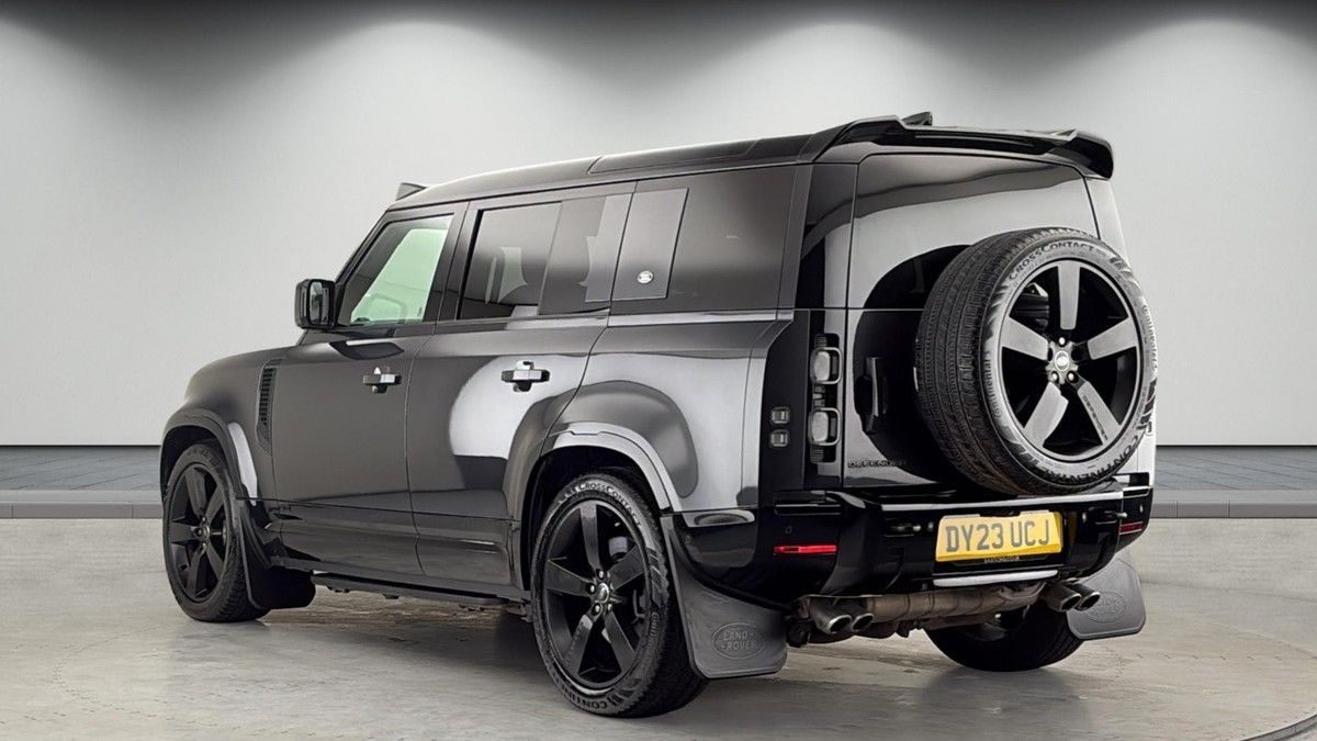 Land Rover Defender 110 Image 3