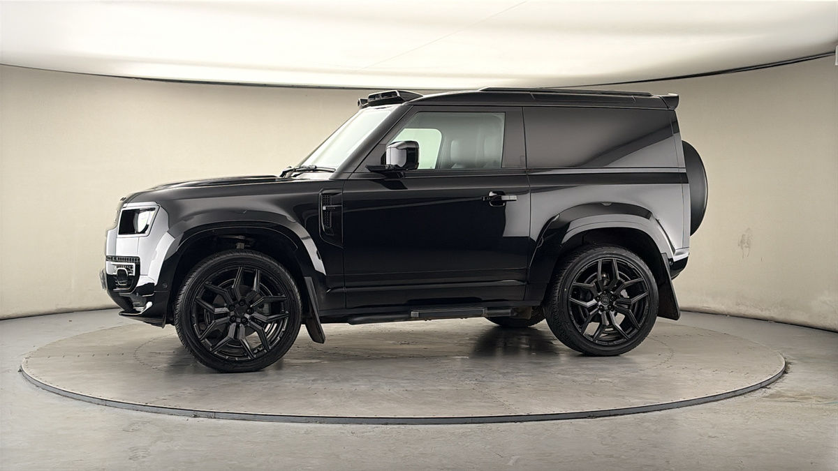 More views of Land Rover Defender 90