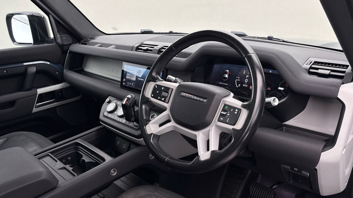 Land Rover Defender 110 Image 5