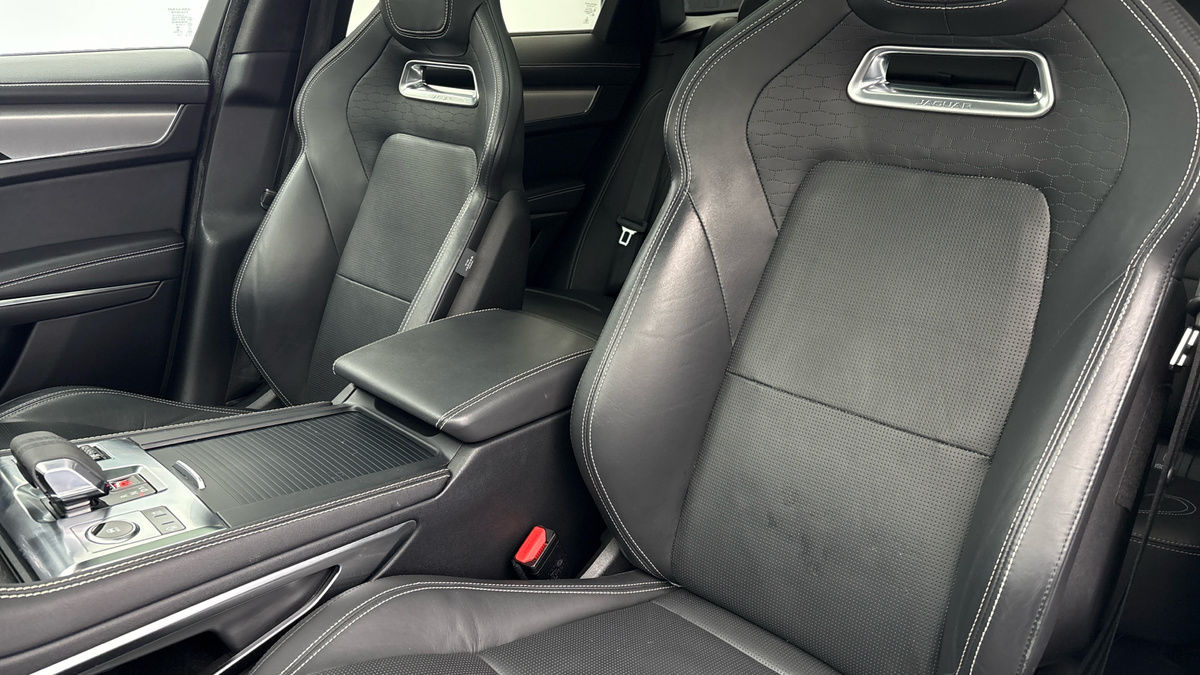 Jaguar F-PACE Image 7