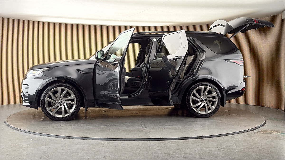 More views of Land Rover Discovery