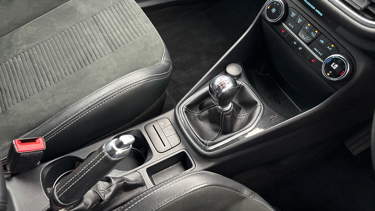 Ford Fiesta Image 18