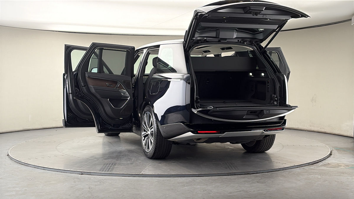 More views of Land Rover Range Rover