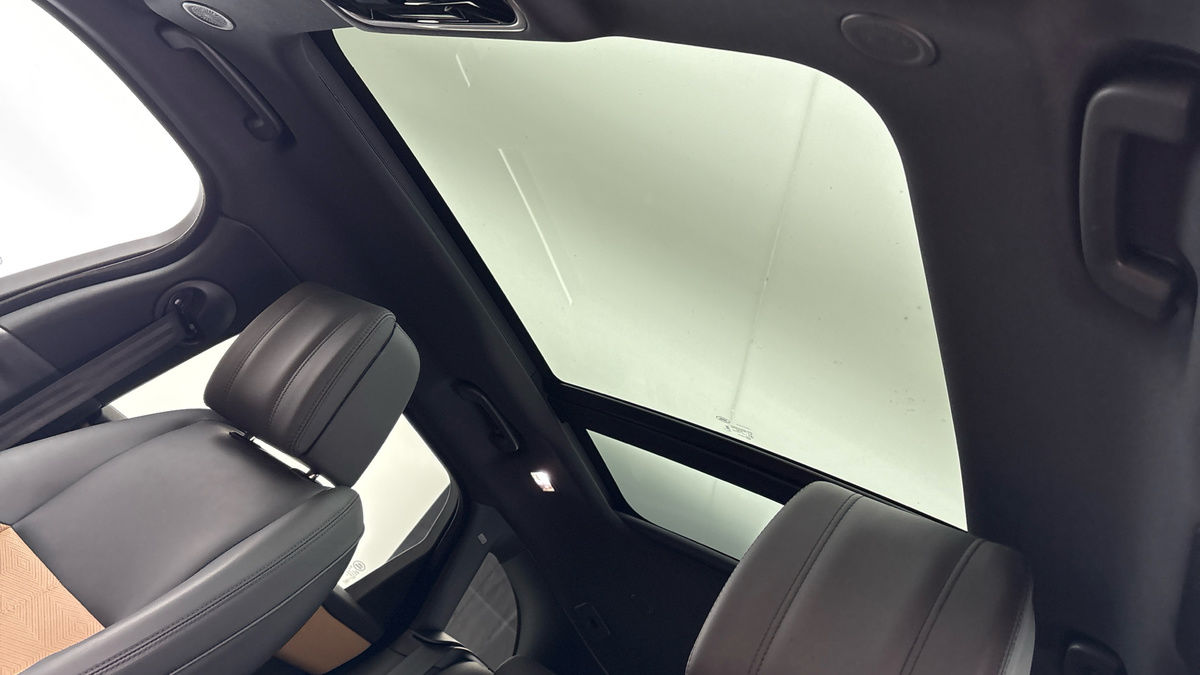 Land Rover Range Rover Velar Image 6