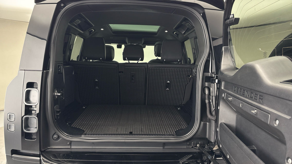 Land Rover Defender 110 Urban Image 22