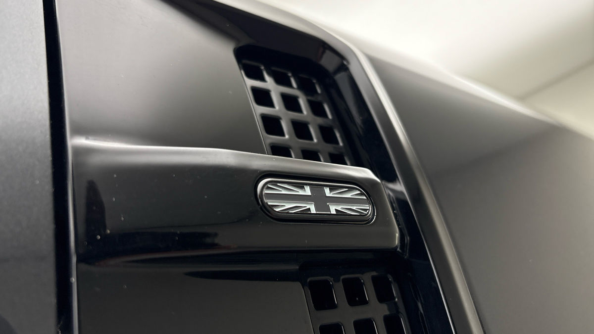 Land Rover Defender 110 Urban Image 27