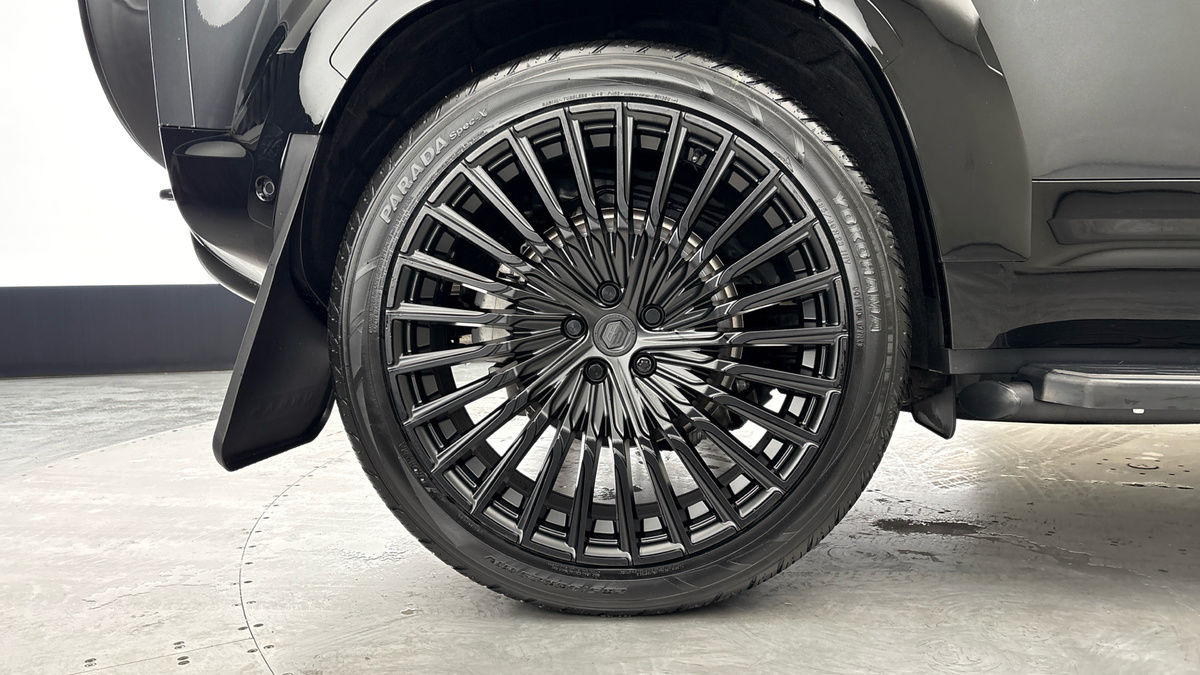 Land Rover Defender 110 Urban Image 10