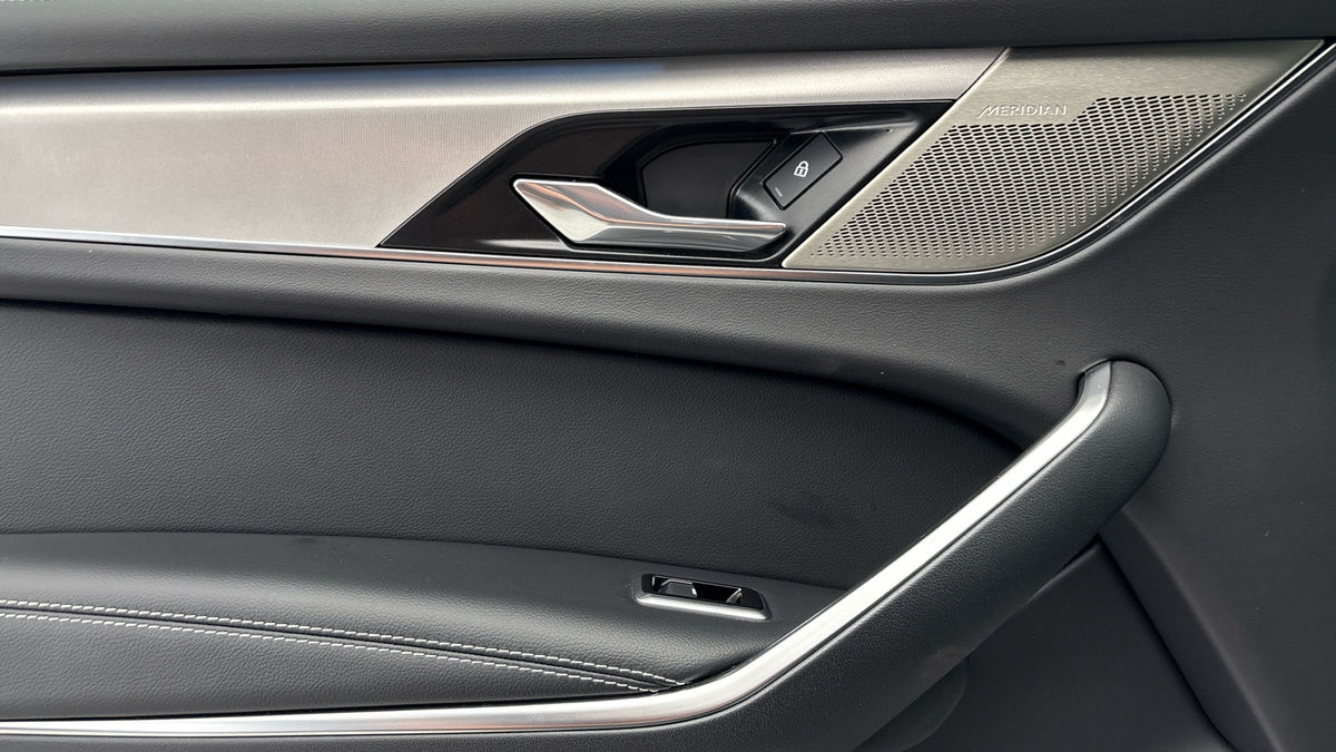 Jaguar F-PACE Image 19