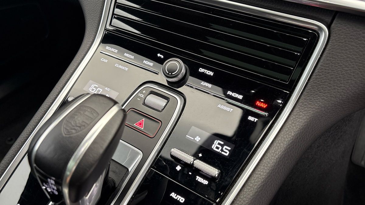 Porsche Panamera Image 34