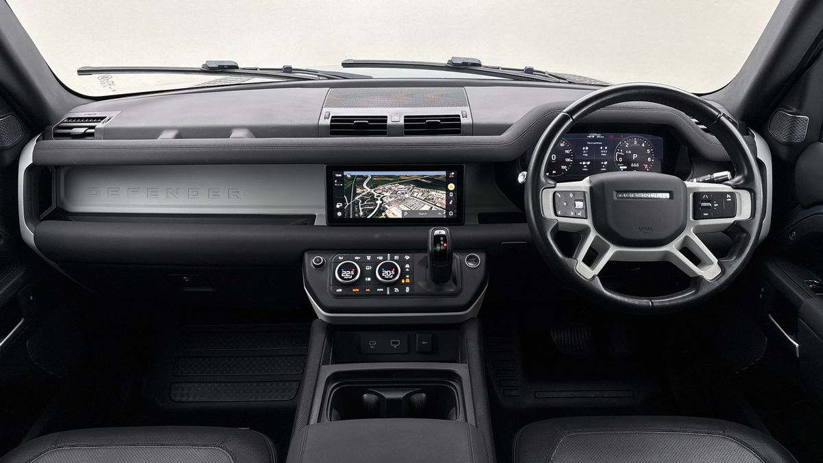 Land Rover Defender 110 Image 12