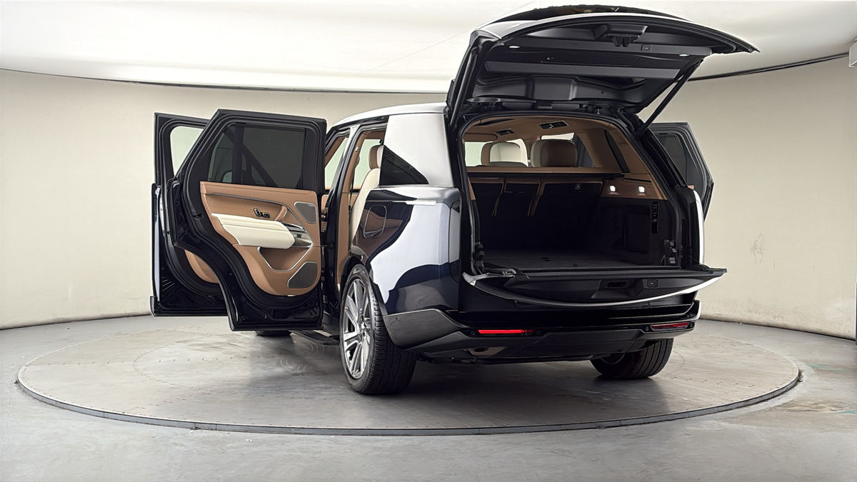 More views of Land Rover Range Rover