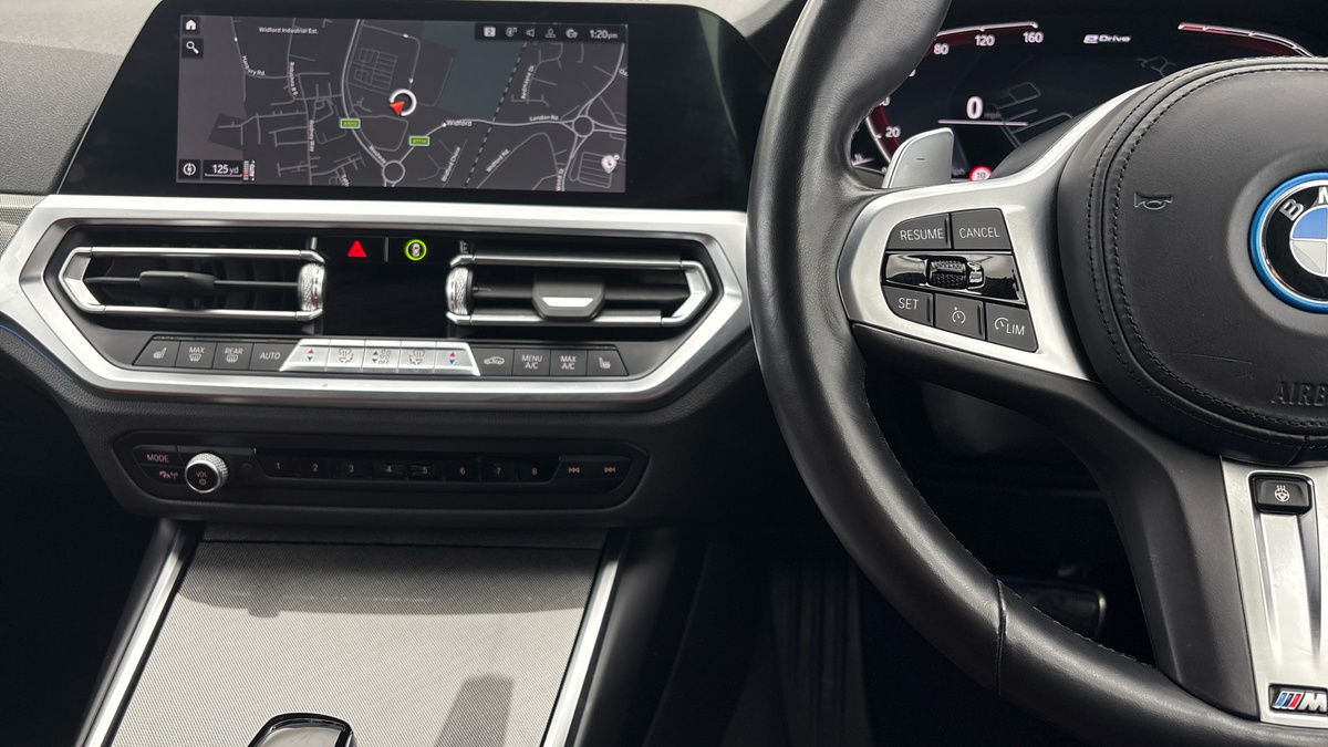 BMW 3 Series Image 13