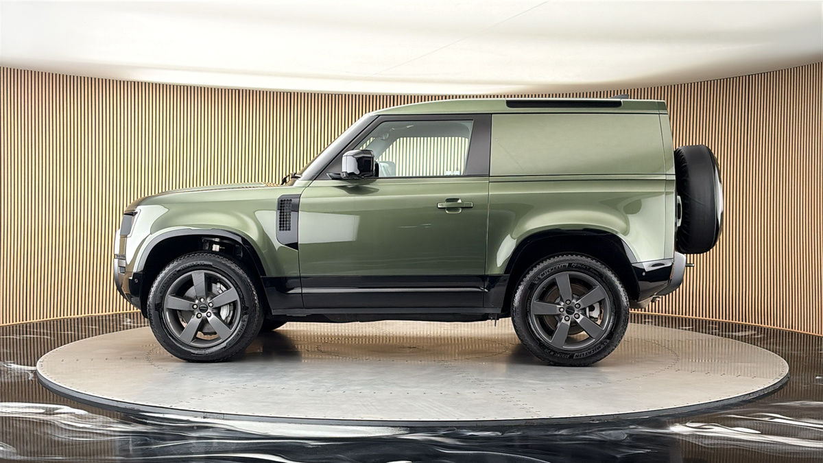 Land Rover Defender 90 Image 15