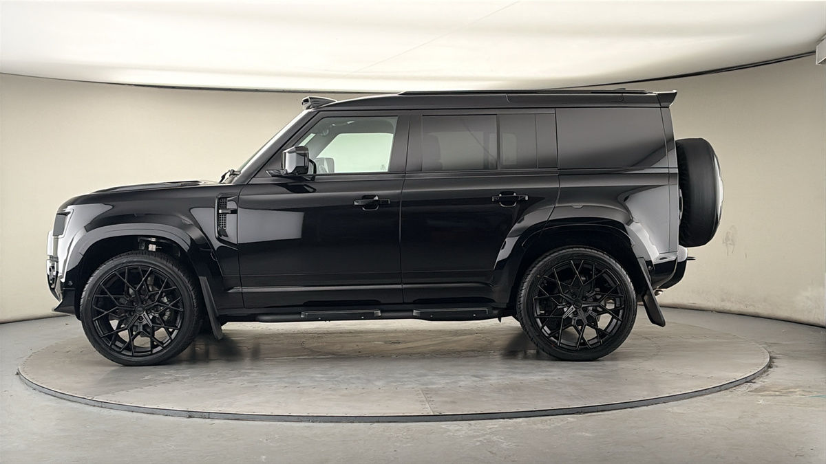 Land Rover Defender 110 Urban Image 15