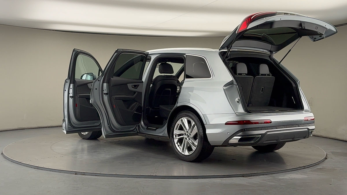 More views of Audi Q7