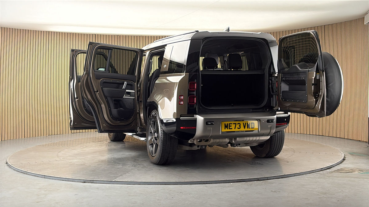 More views of Land Rover Defender 110