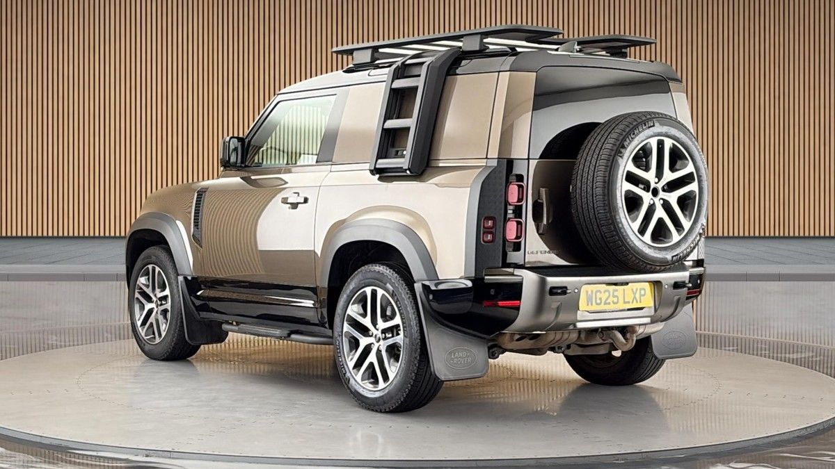 Land Rover Defender 90 Image 2