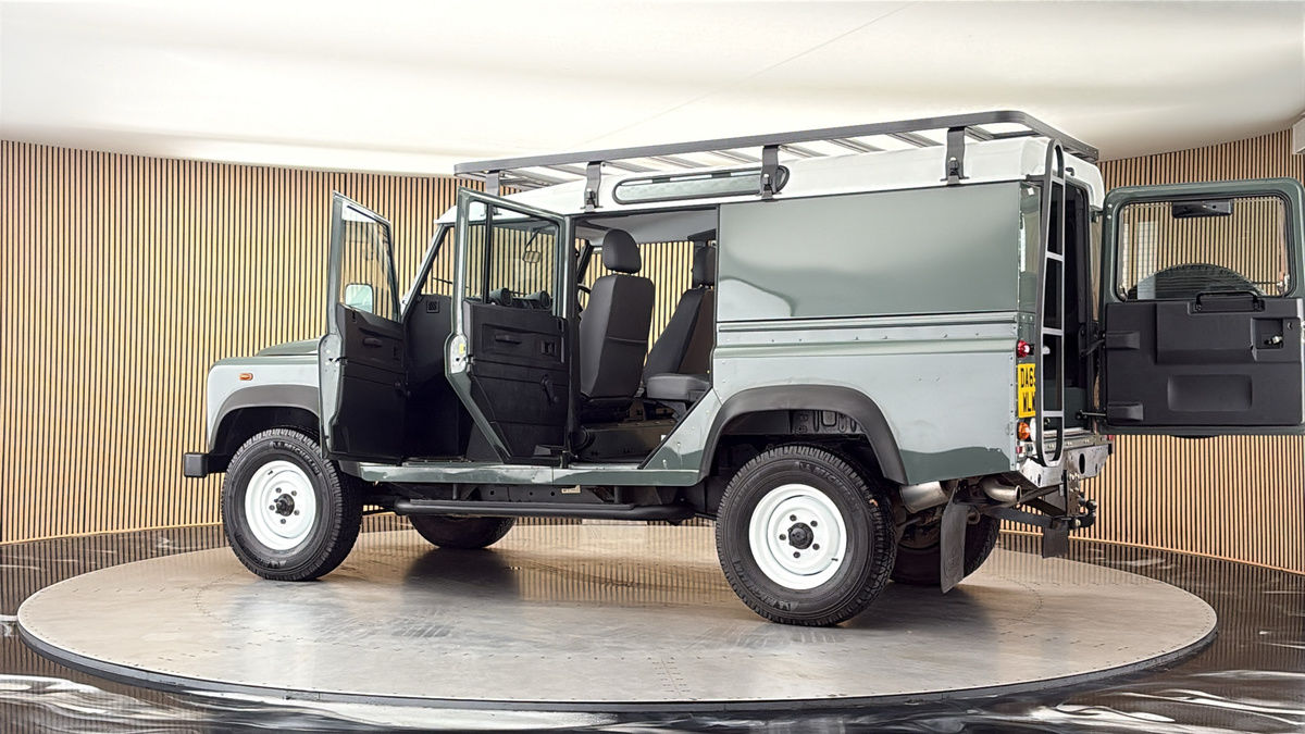 More views of Land Rover Defender 110