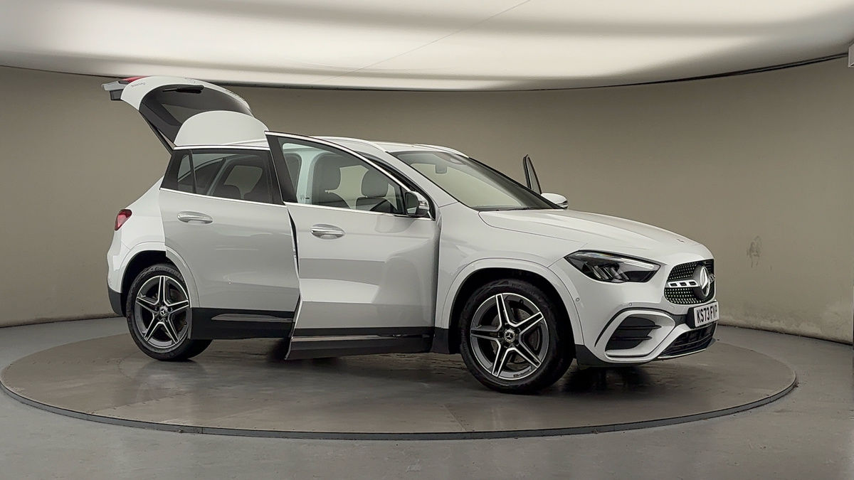 More views of Mercedes-Benz GLA