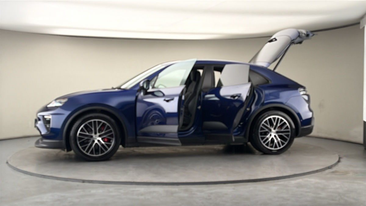 More views of Porsche Macan