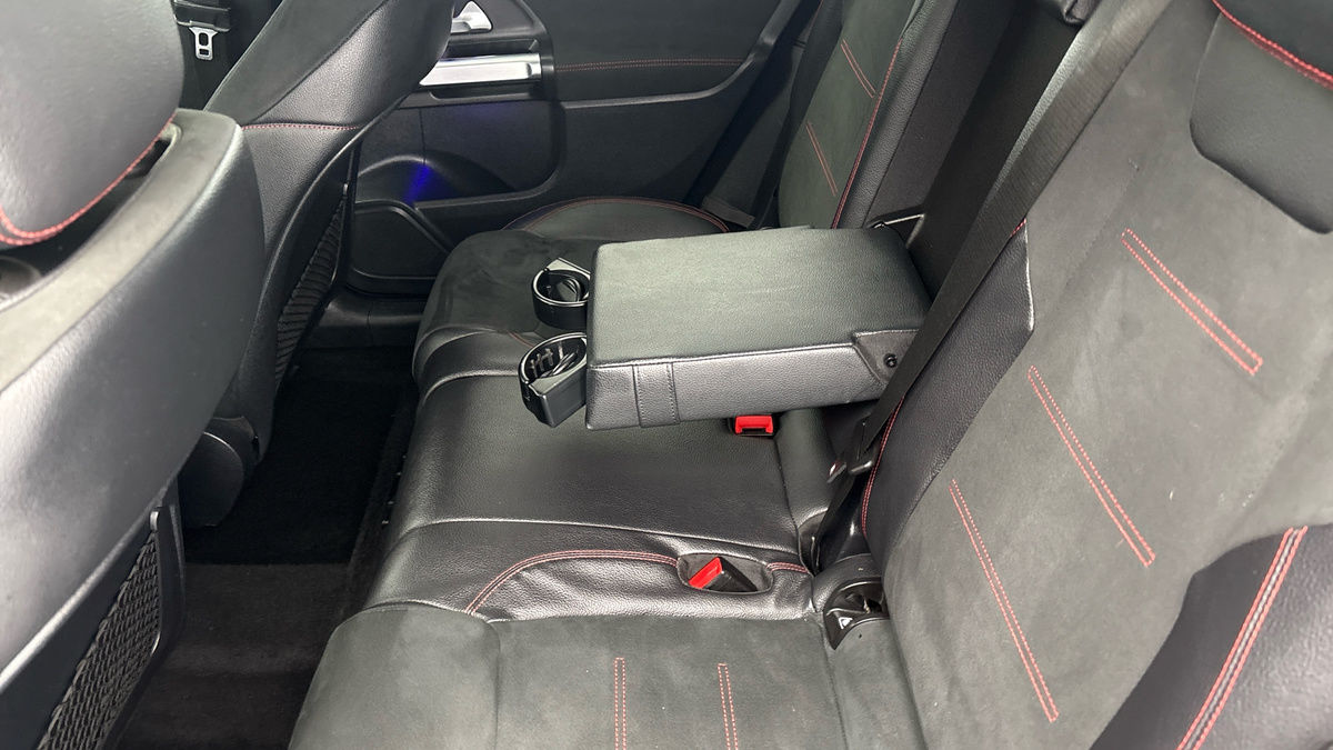 Mercedes-Benz GLB Image 9