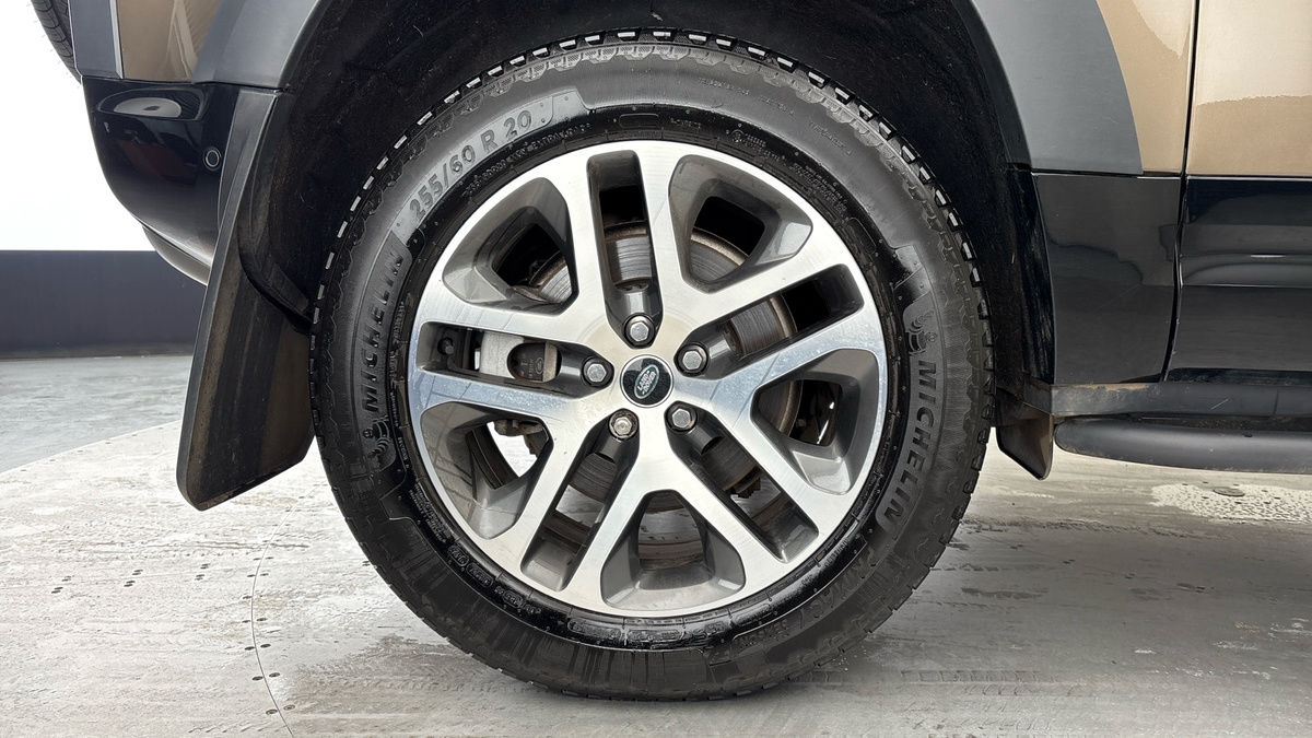 Land Rover Defender 90 Image 10