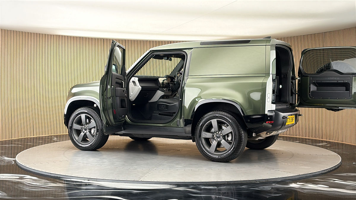 More views of Land Rover Defender 90