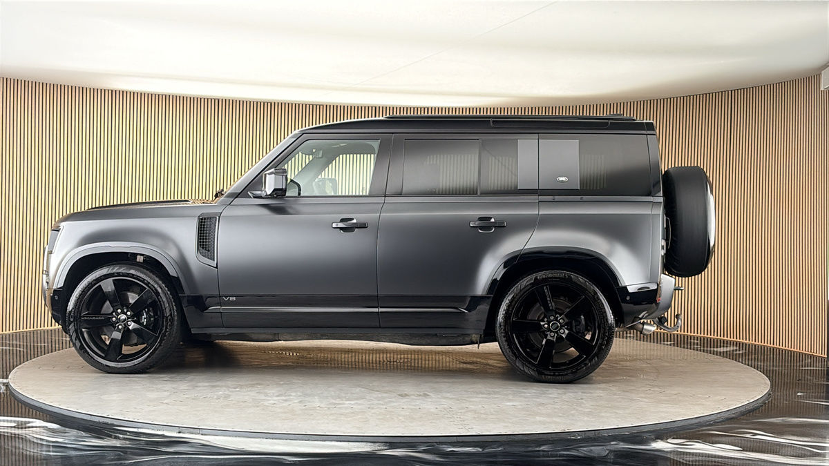 More views of Land Rover Defender 110