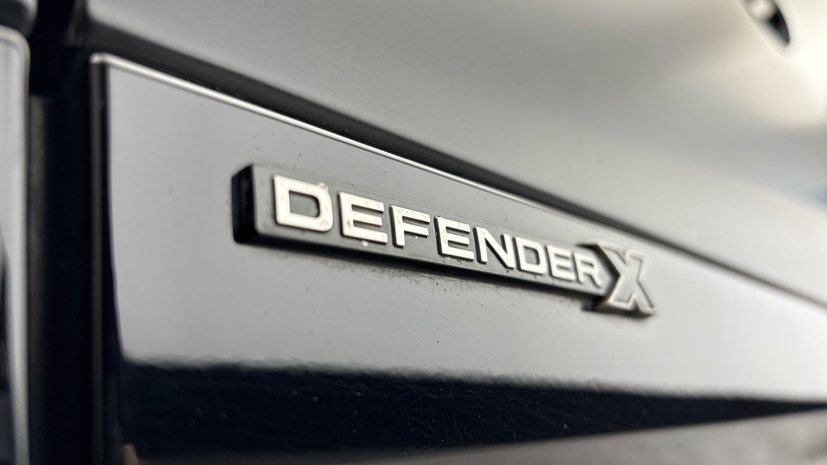 Land Rover Defender 110 Image 28