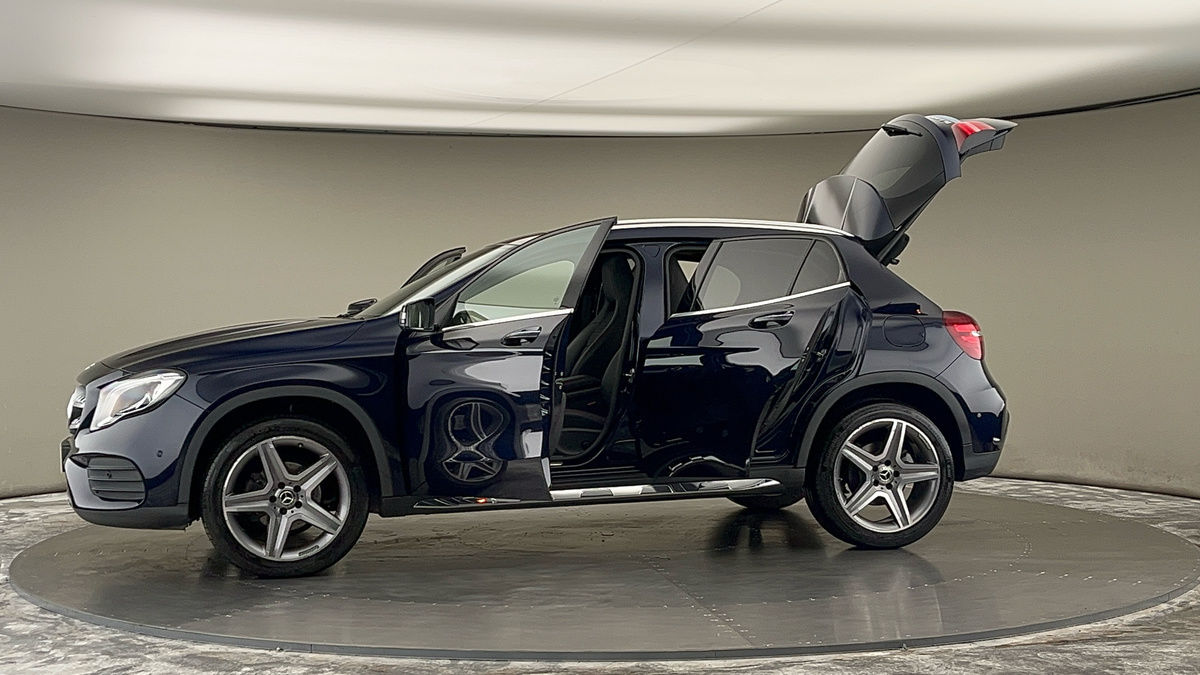 More views of Mercedes-Benz GLA