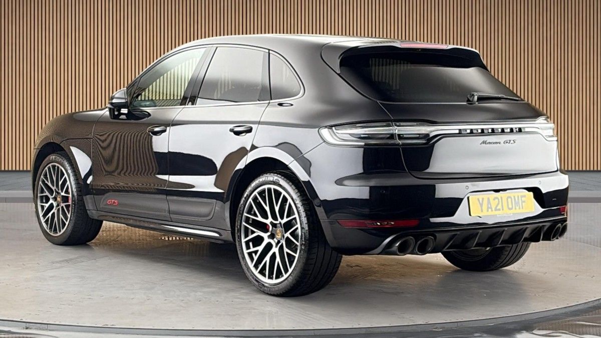Porsche Macan Image 2