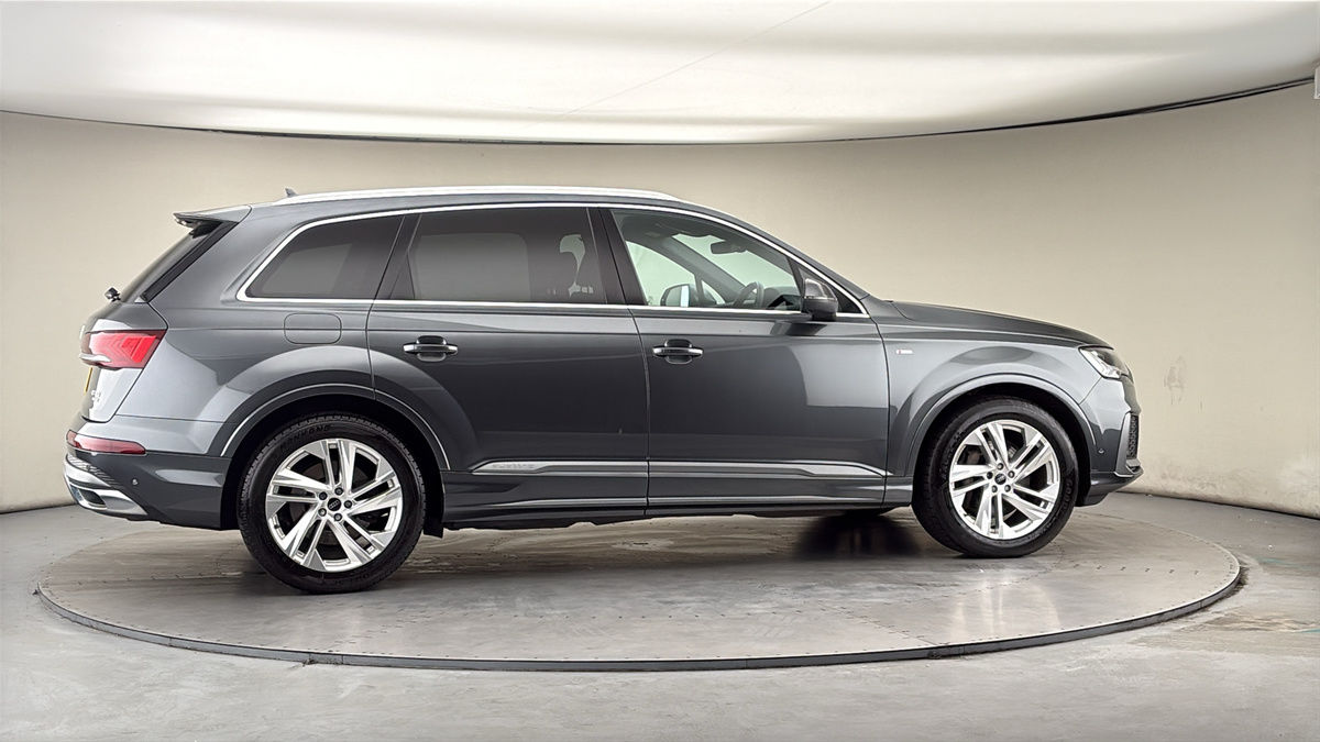 More views of Audi Q7